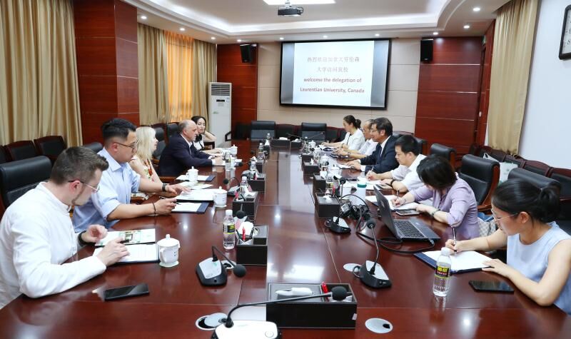 The President of Laurentian University of Canada and the Delegation Visited Our 